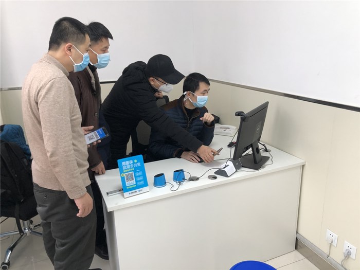 信息科加班.jpg